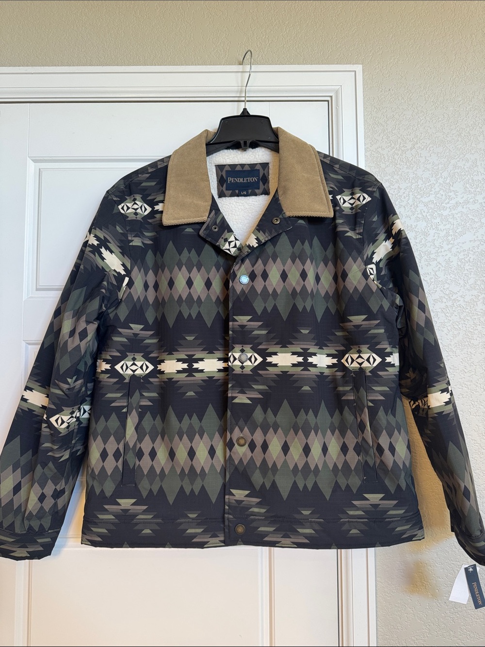 Pendleton Men’s Navajo-Pattern Sherpa Jacket in Black and Tan